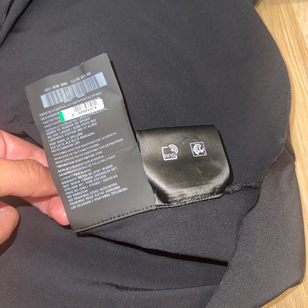 Men’s Prada Black Turtleneck with Logo Detail worn once dry cleaned medium - Picture 8 of 8